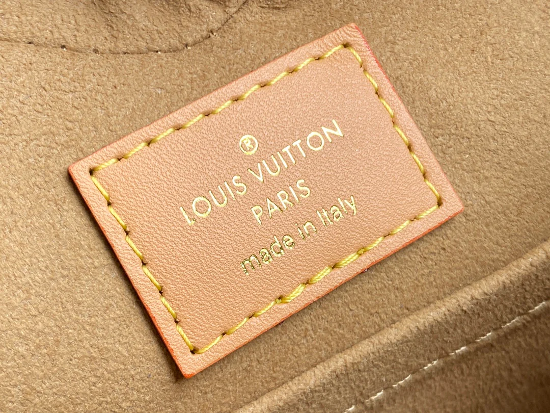 lv-m57456-cur-handbag material