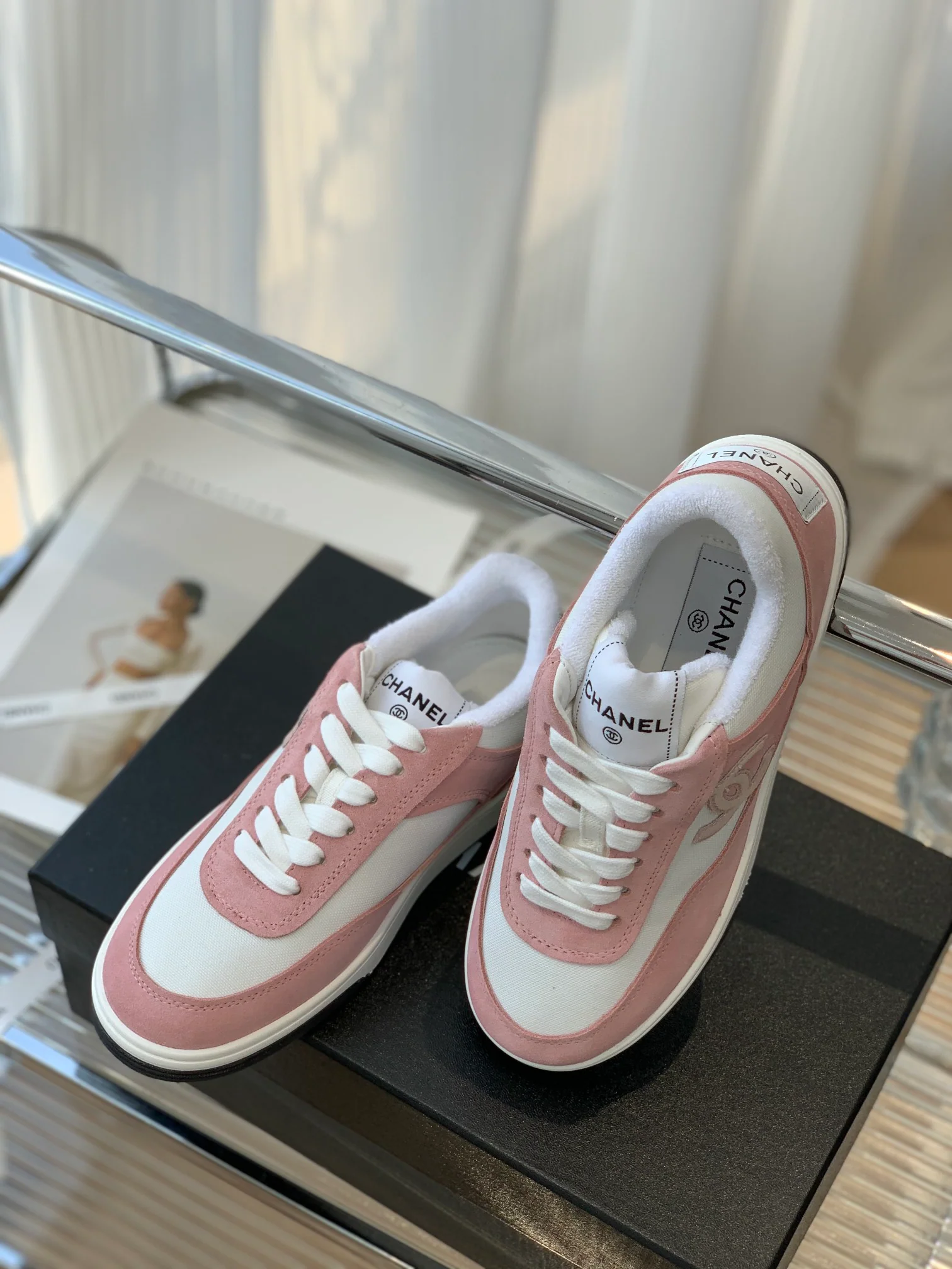 Кроссовки Chanel из парусины - розовые