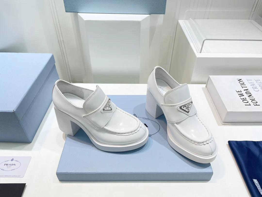 Новинка сезона весна/лето 2022 от Prada - Туфли-афро на массивном каблуке - 2