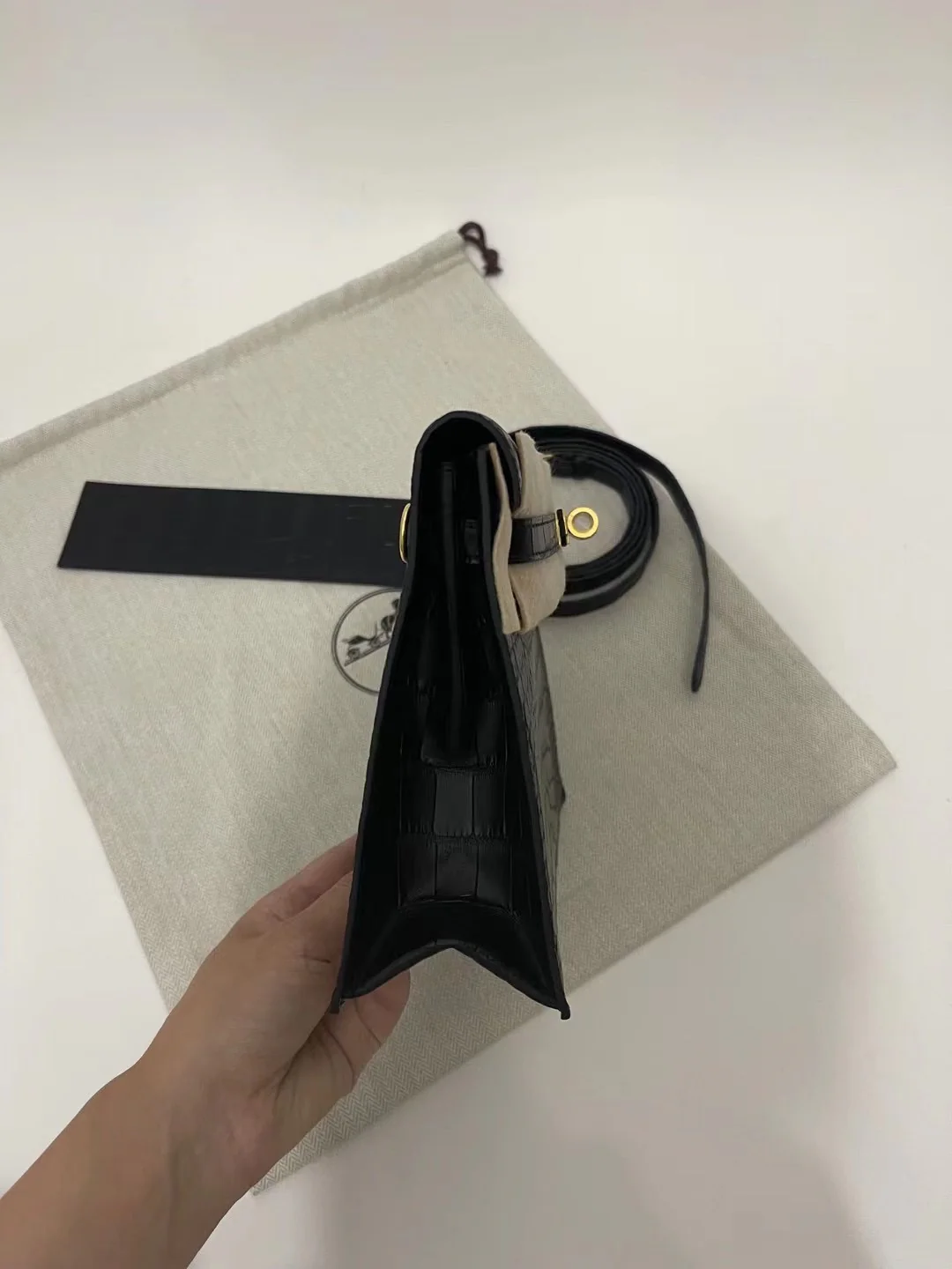 Hermes Kelly Danse, черная крокодиловая кожа с золотой пряжкой