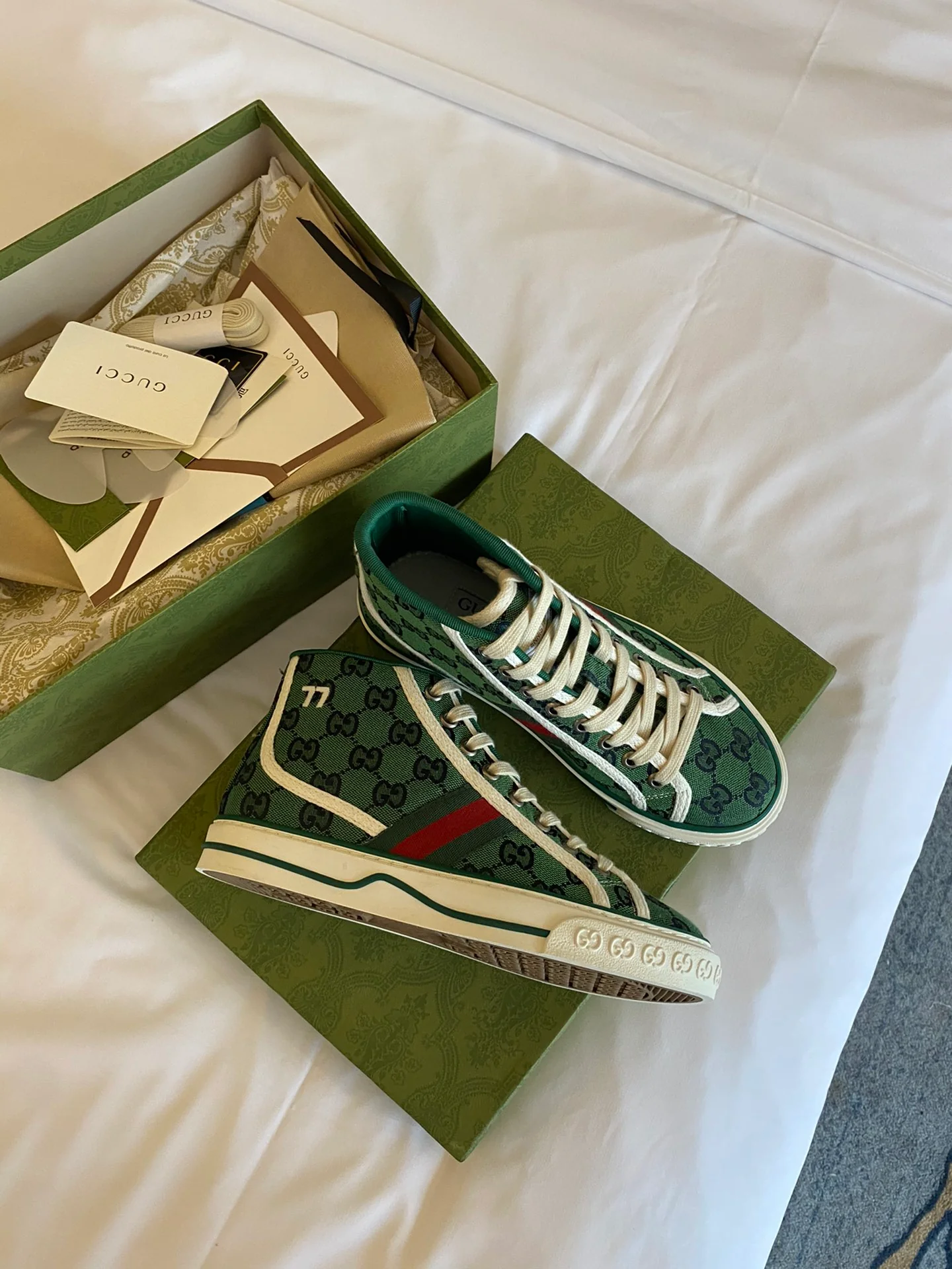 Высокие кеды Gucci с монограммой из канваса - 4