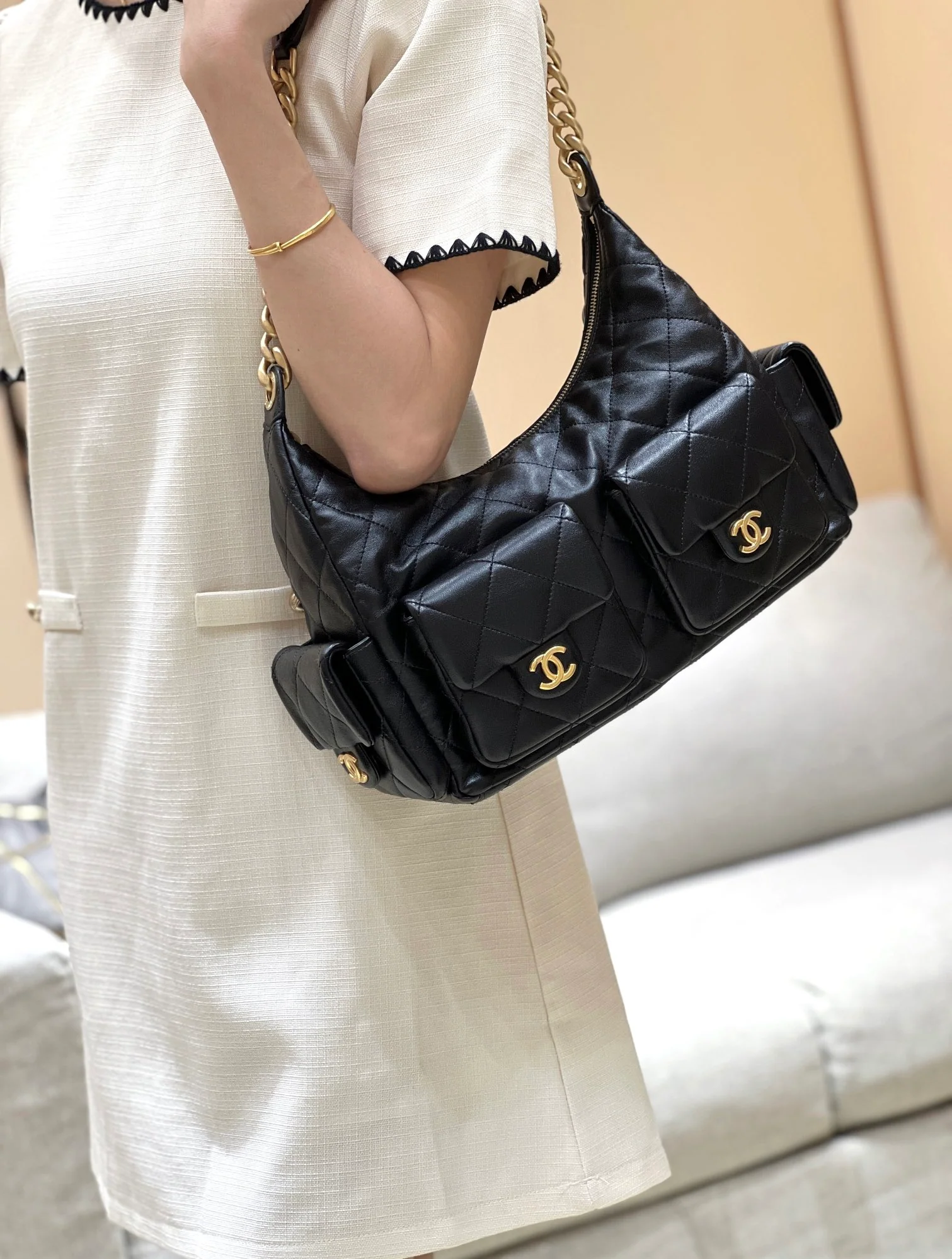 Маленькая джинсовая сумка Chanel 25c в стиле хиппи - черная.