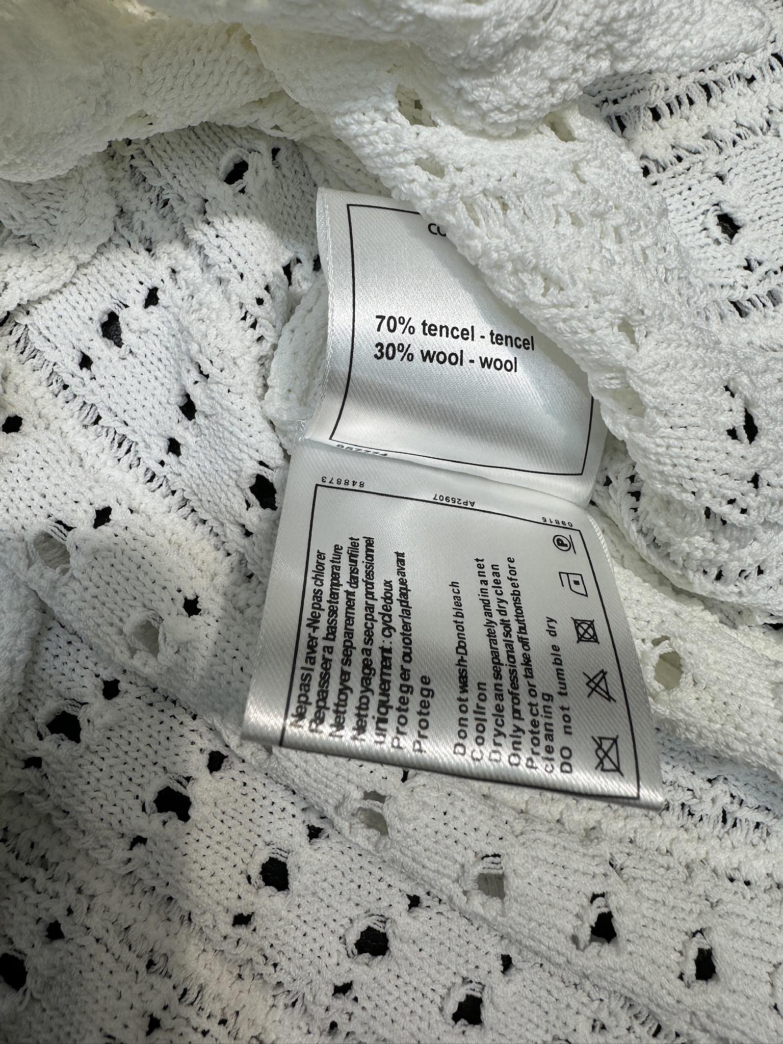 Chanel - 2403-24 Новейший жилет из вязаного полотна с ажурным воротником-поло, модель ?Ранняя весна?, белый.