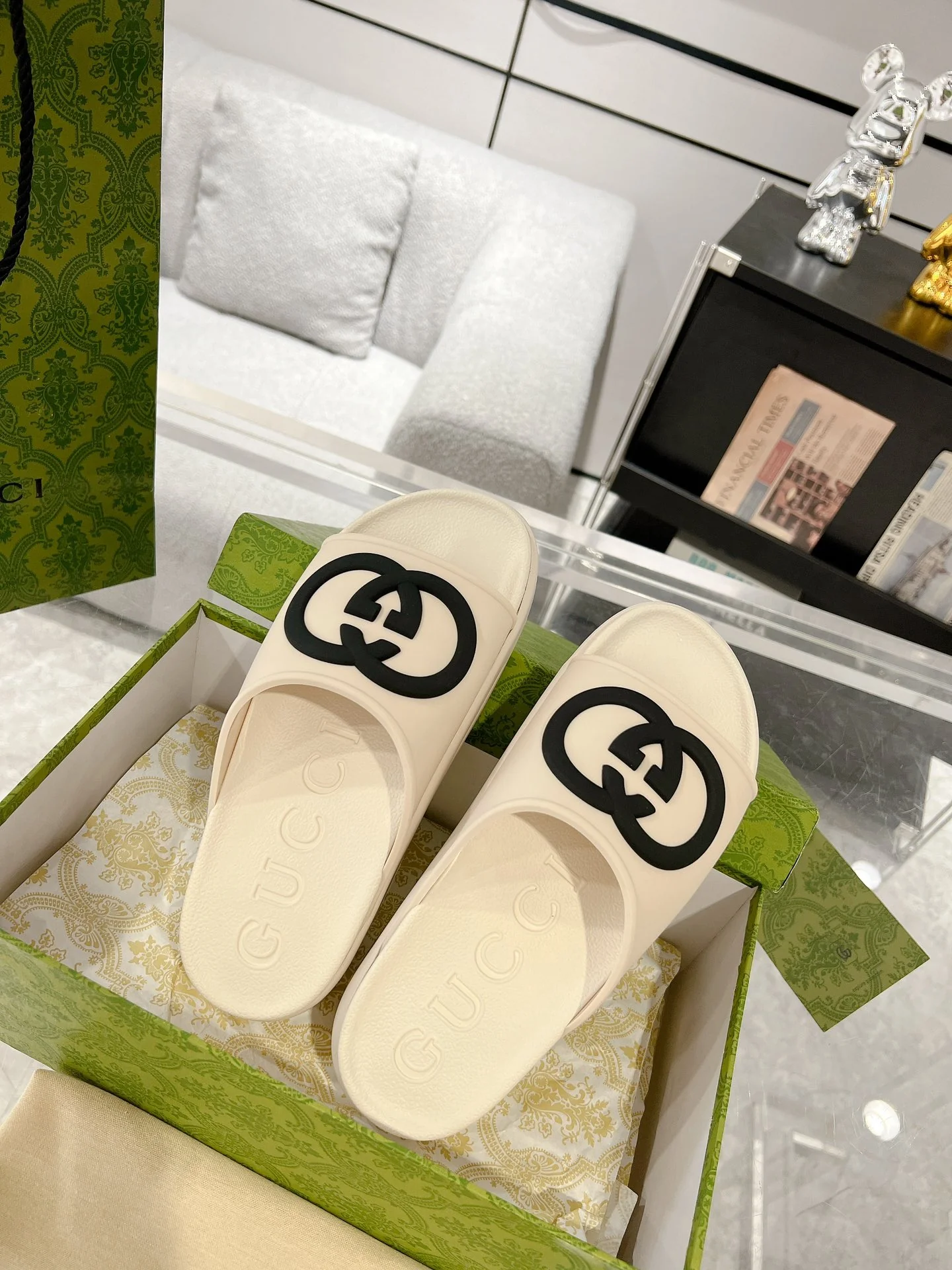 Новинка сезона весна/лето 2023 от Gucci - Пляжные сандалии на платформе - Унисекс - Бежевые