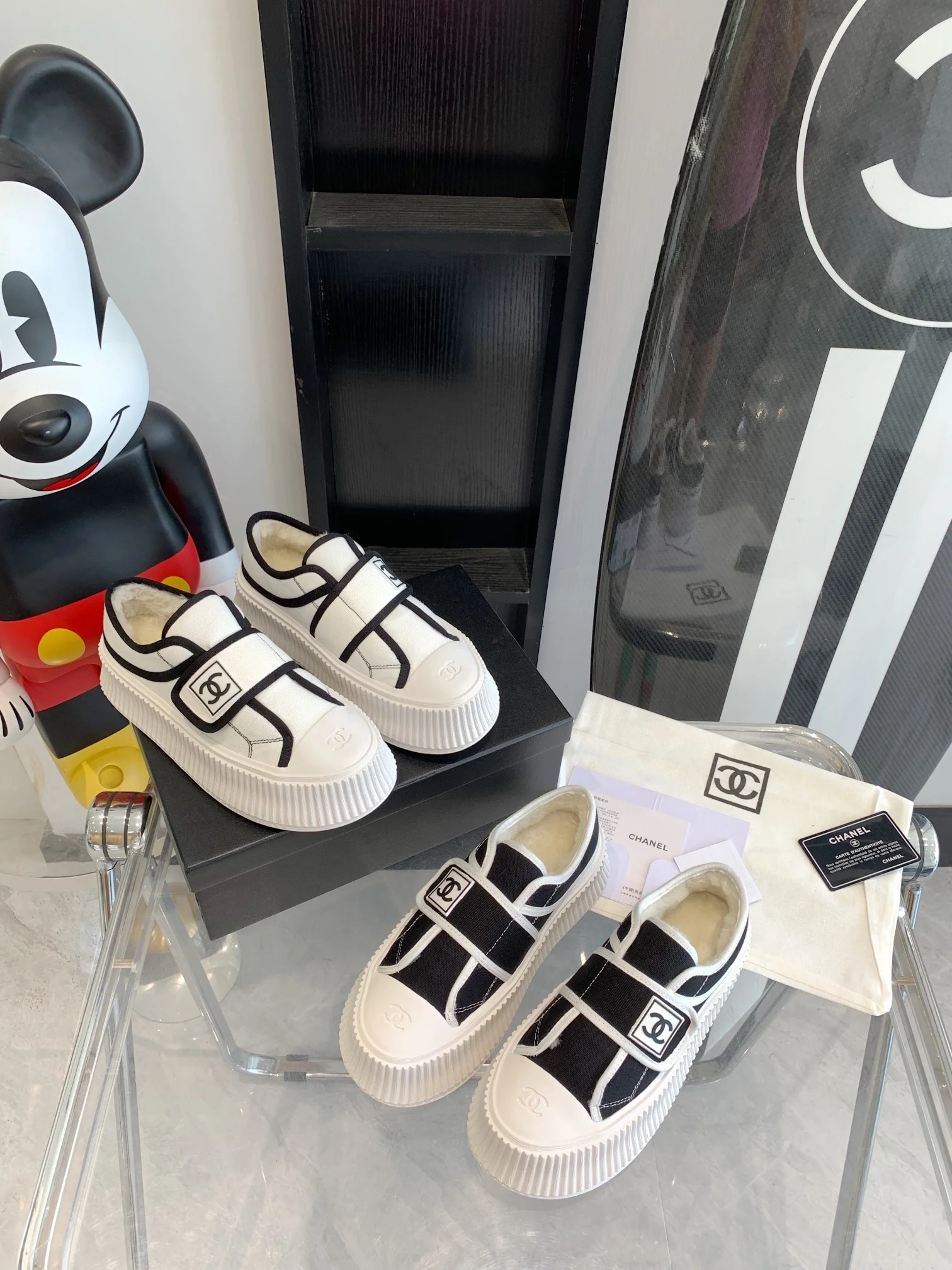 Белые кроссовки Chanel 22 на платформе с подкладкой