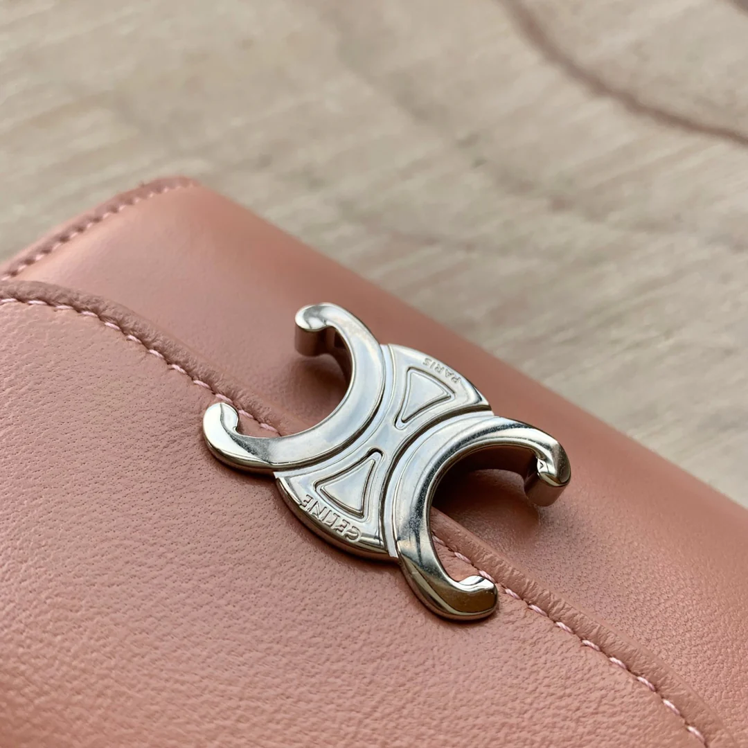 Celine TRIOMPHE 小号亮泽羊皮翻盖钱包-玫瑰粉-银扣