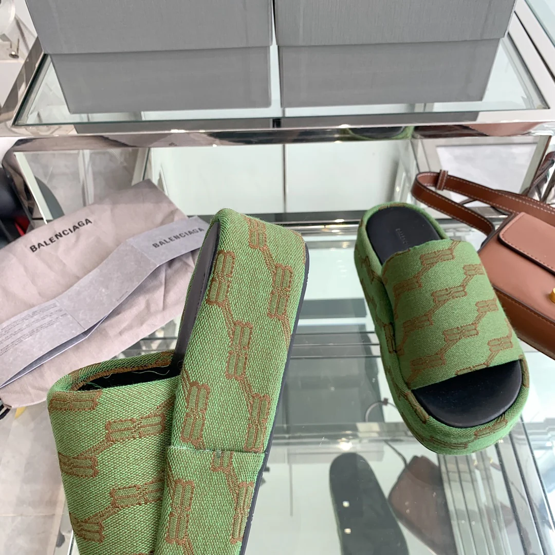 Balenciaga Весна/Лето 2023 - Тапочки на платформе с вышивкой - Зеленые