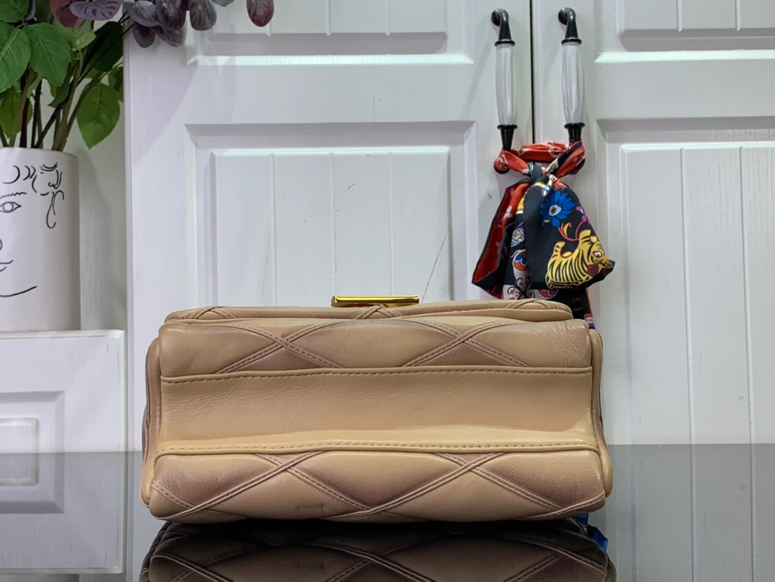 m25107-LV-Кварцевая сумка с тисненым узором и цепочкой, средне-коричневый