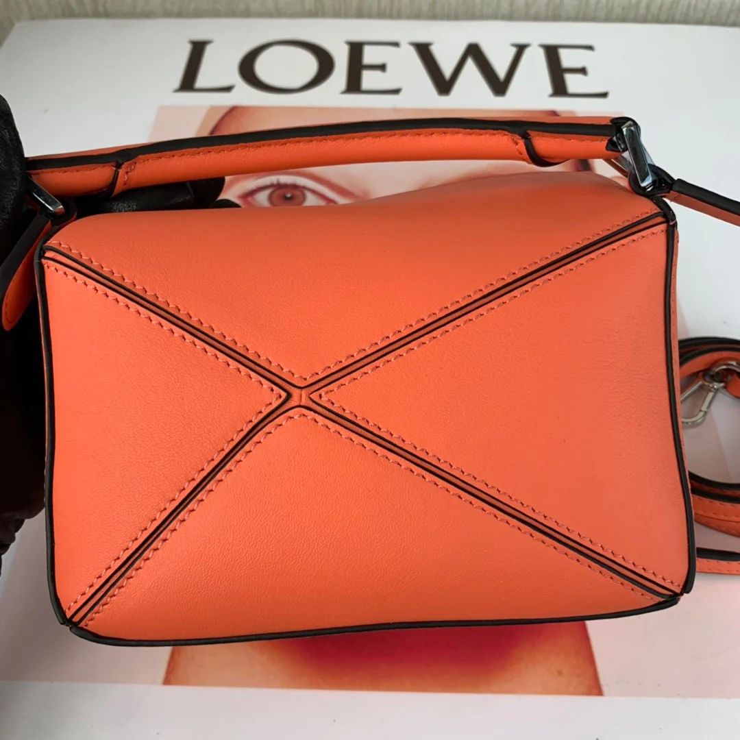 Мини-сумка Loewe Puzzle Bag из телячьей кожи - 7