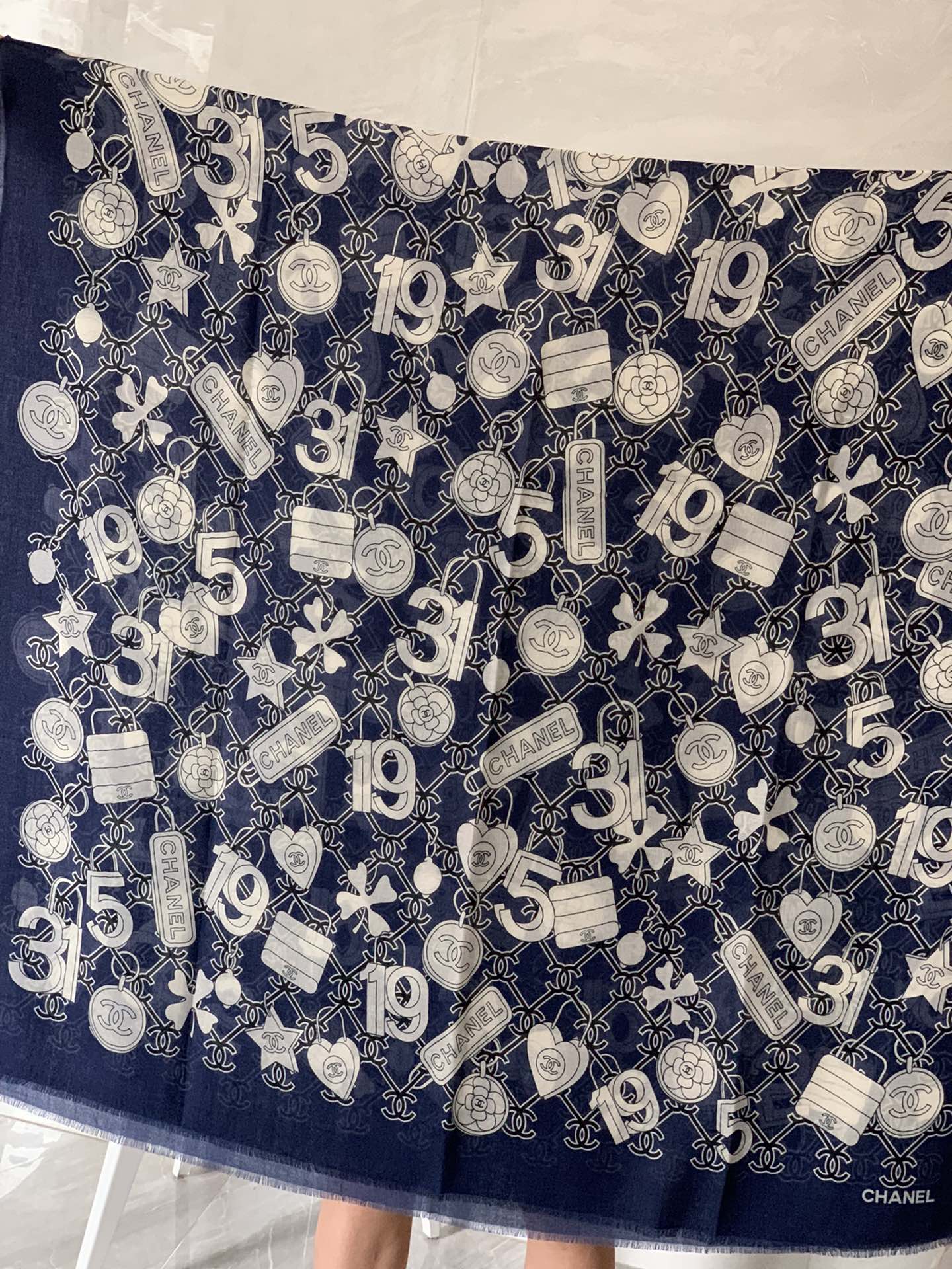 Шарф Chanel с цифровым рисунком - 100-200 см - кашемир 300 нитей.
