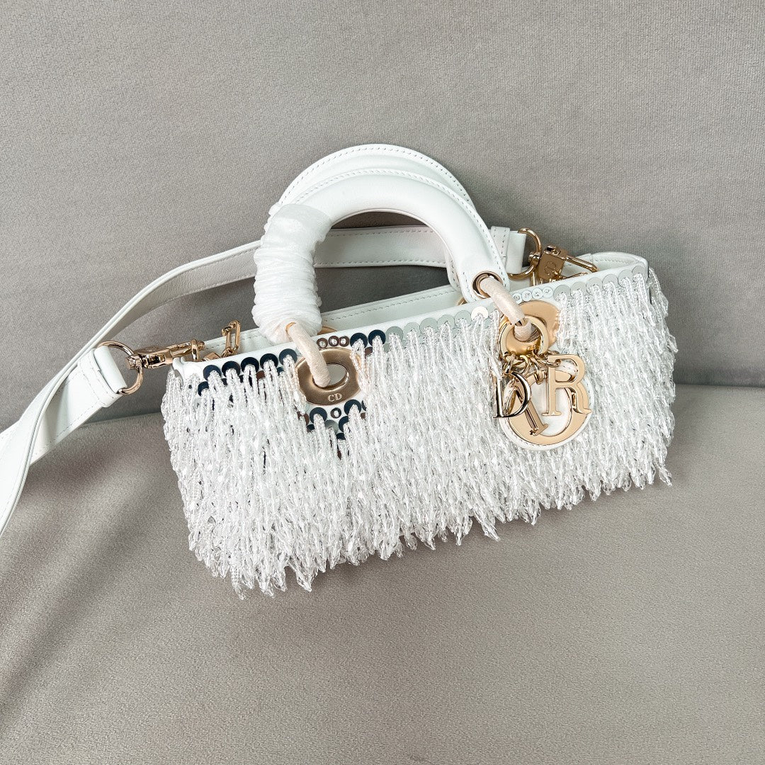 Вечерняя сумочка Dior Ladyd Joy с золотой пряжкой и жемчужной отделкой - маленькая