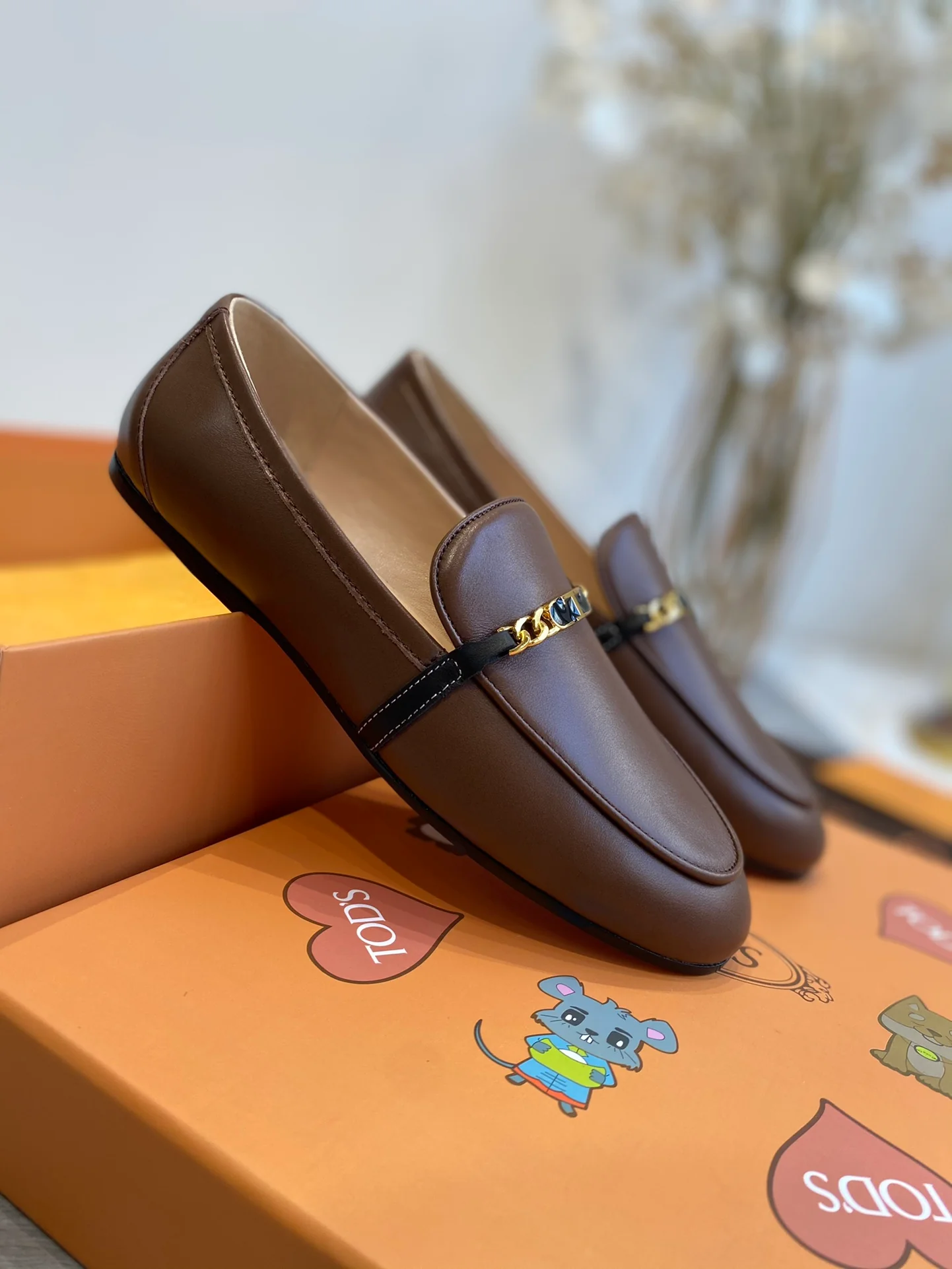 Tods - Сдержанные лоферы с тонкой цепочкой - 3