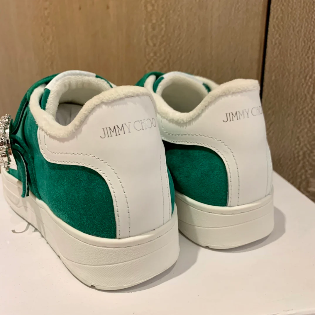 Белые кроссовки Jimmy с пряжкой и стразами - спортивный костюм