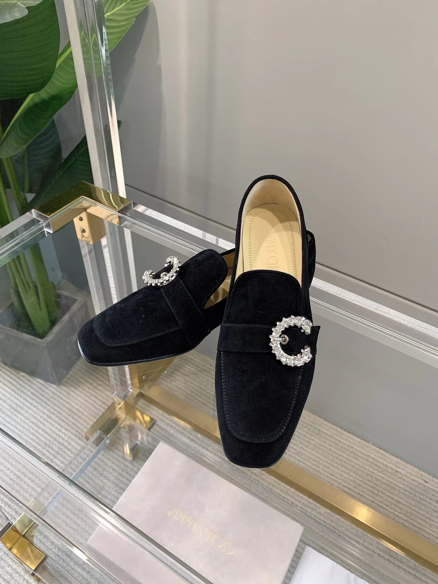 Лоферы Jimmy с пряжкой и стразами