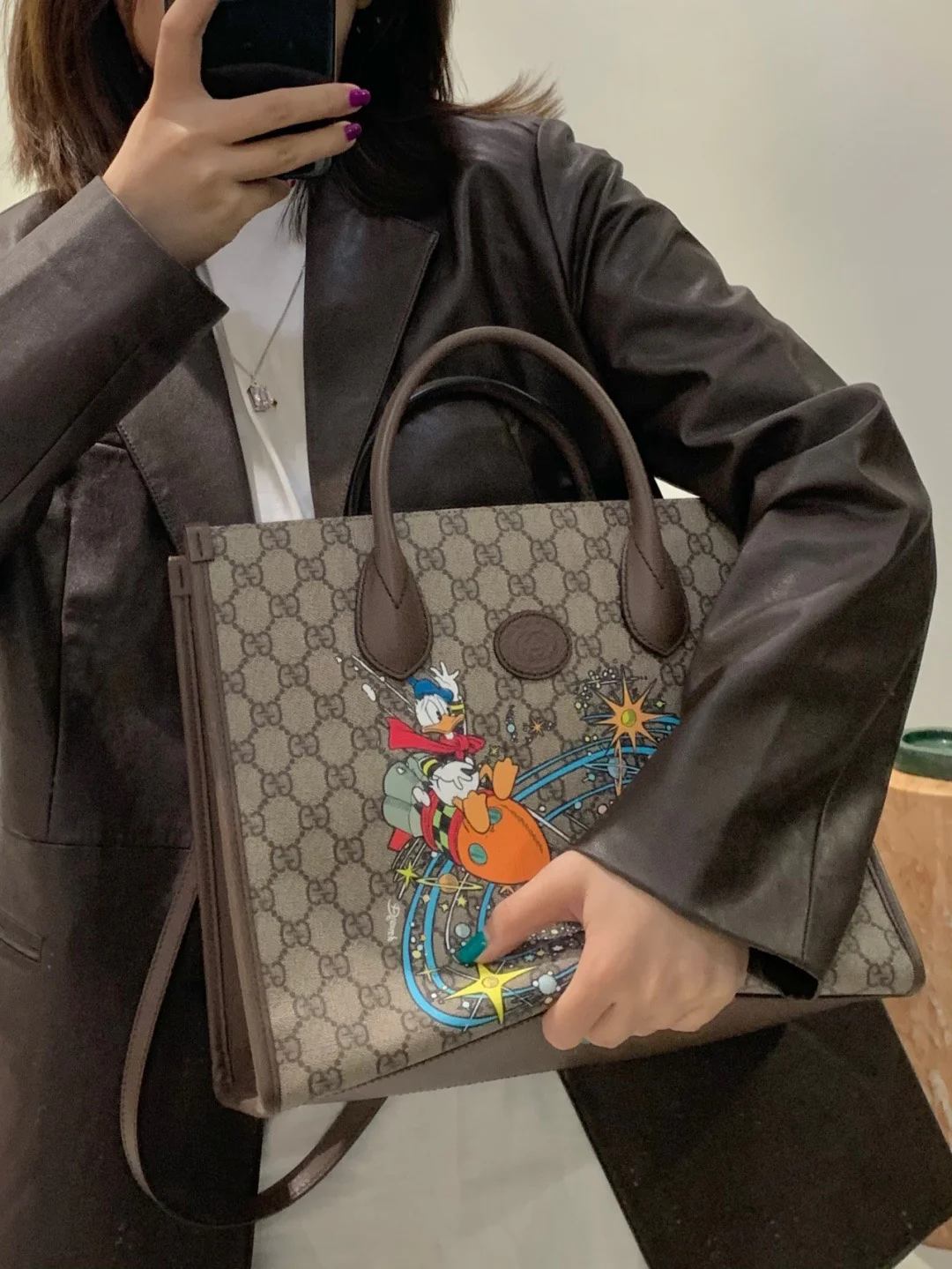 Маленькая сумка для покупок Gucci с изображением Дональда Дака