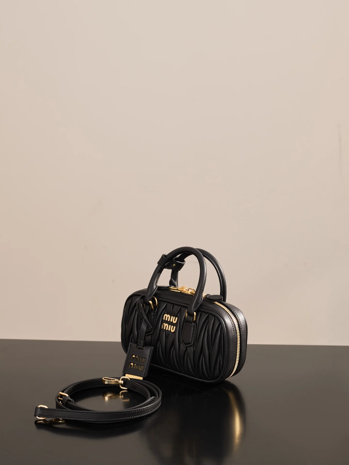 Miu Miu-5b088m1100 - Миниатюрная плиссированная сумка для боулинга - Черная