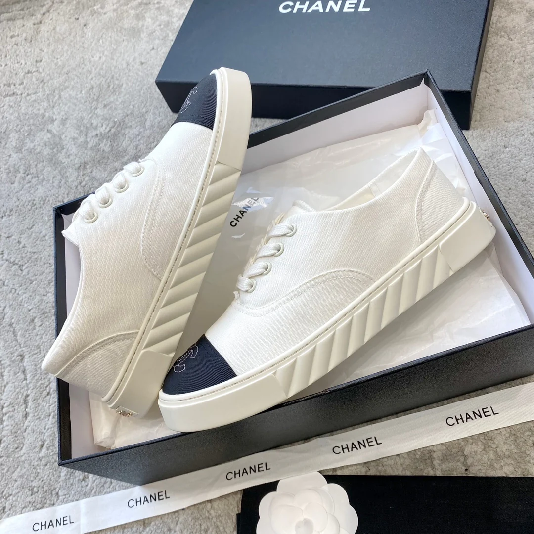 Новинка сезона весна/лето 2023 от Chanel - Колледжские парусиновые туфли - Белые - 1