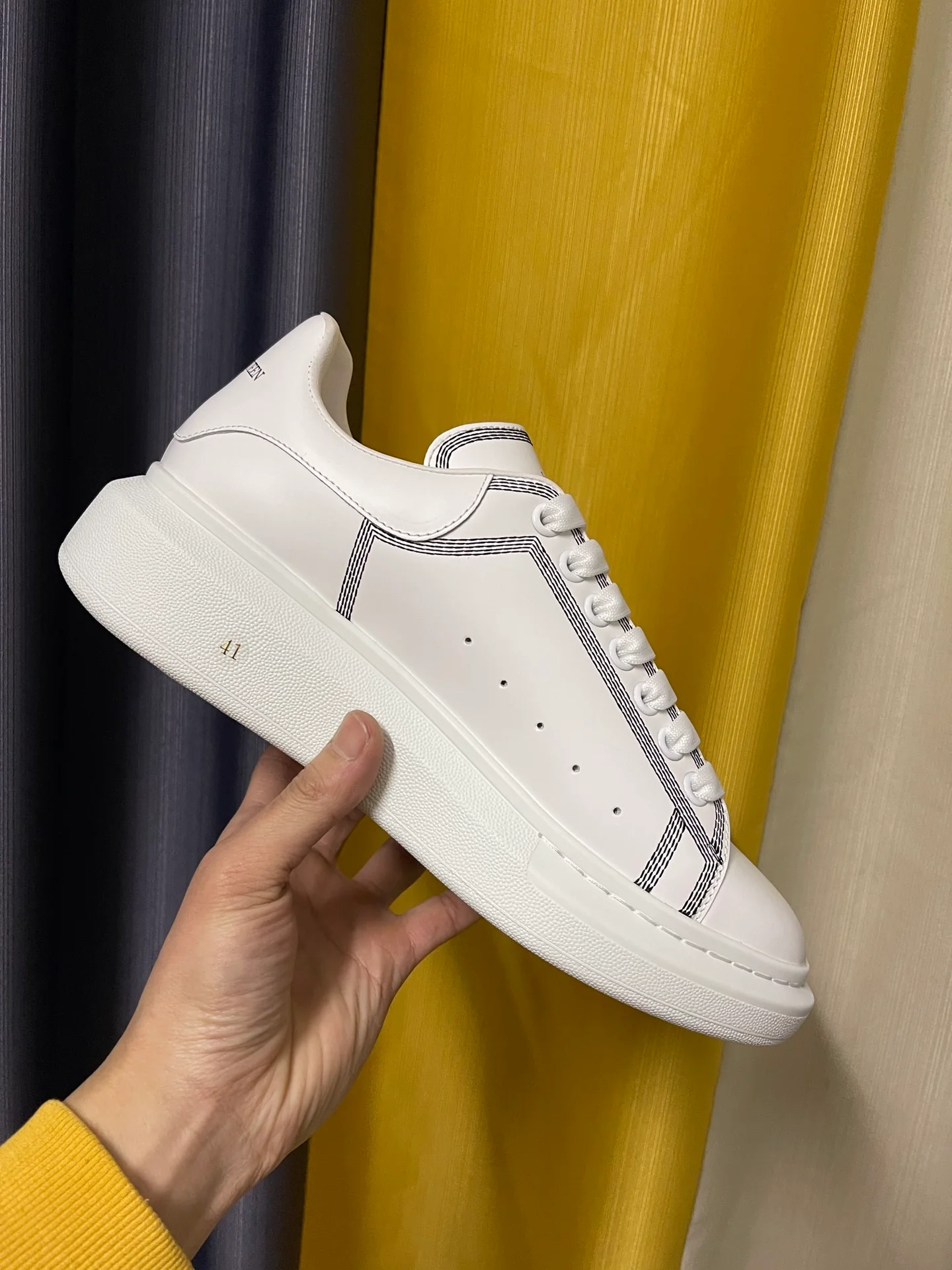 Классические белые кроссовки McQueen - унисекс - полностью белая кожа - черные полоски - премиум-издание