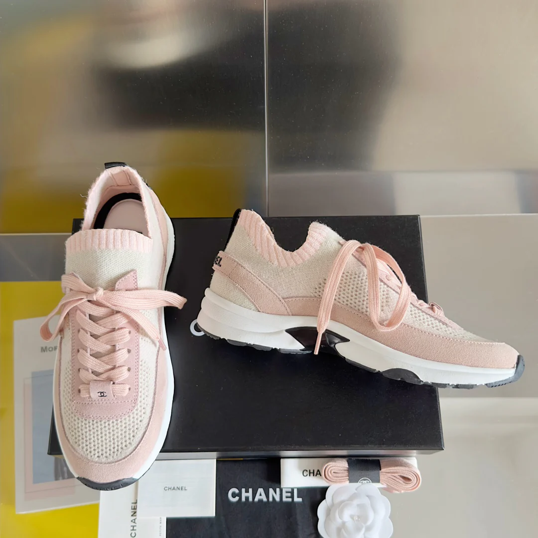 Новинка 2023 года от Chanel - кроссовки Mesh Flyknit - розовые.