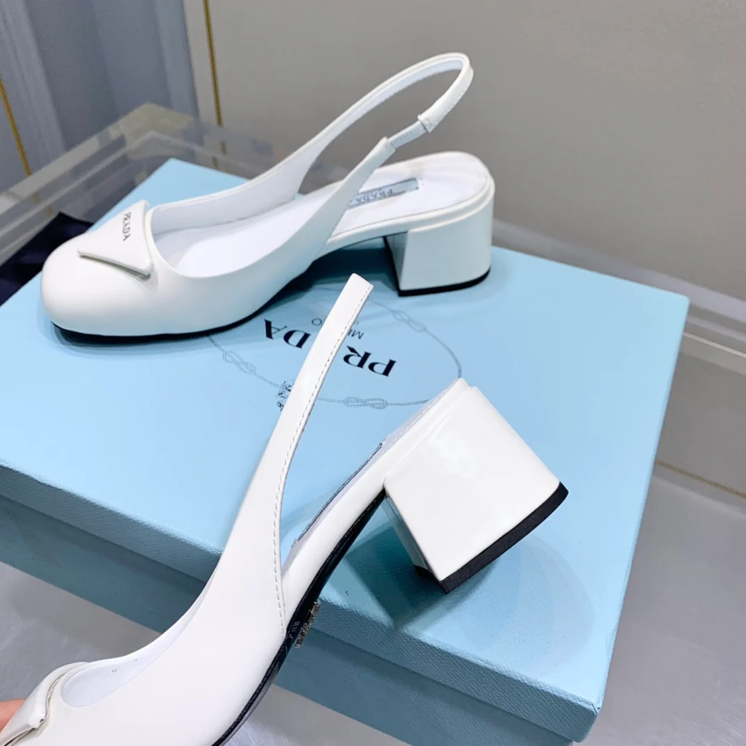 Prada - Туфли на низком каблуке из коллекции White Party