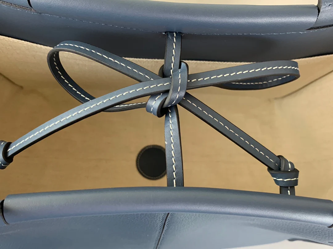 Сумка-тоут Loewe из телячьей кожи, темно-синяя