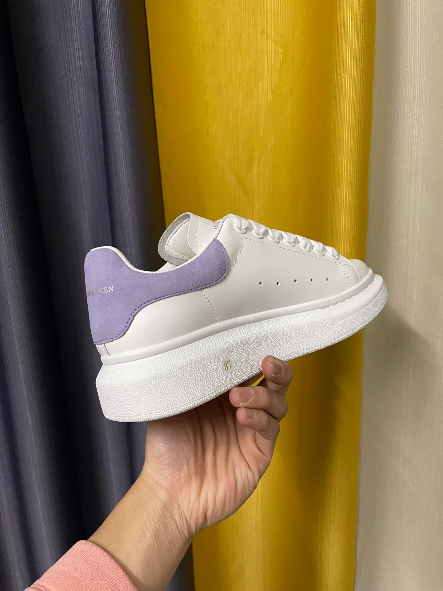 Классические белые кроссовки McQueen - унисекс - светло-фиолетовый бархатный каблук