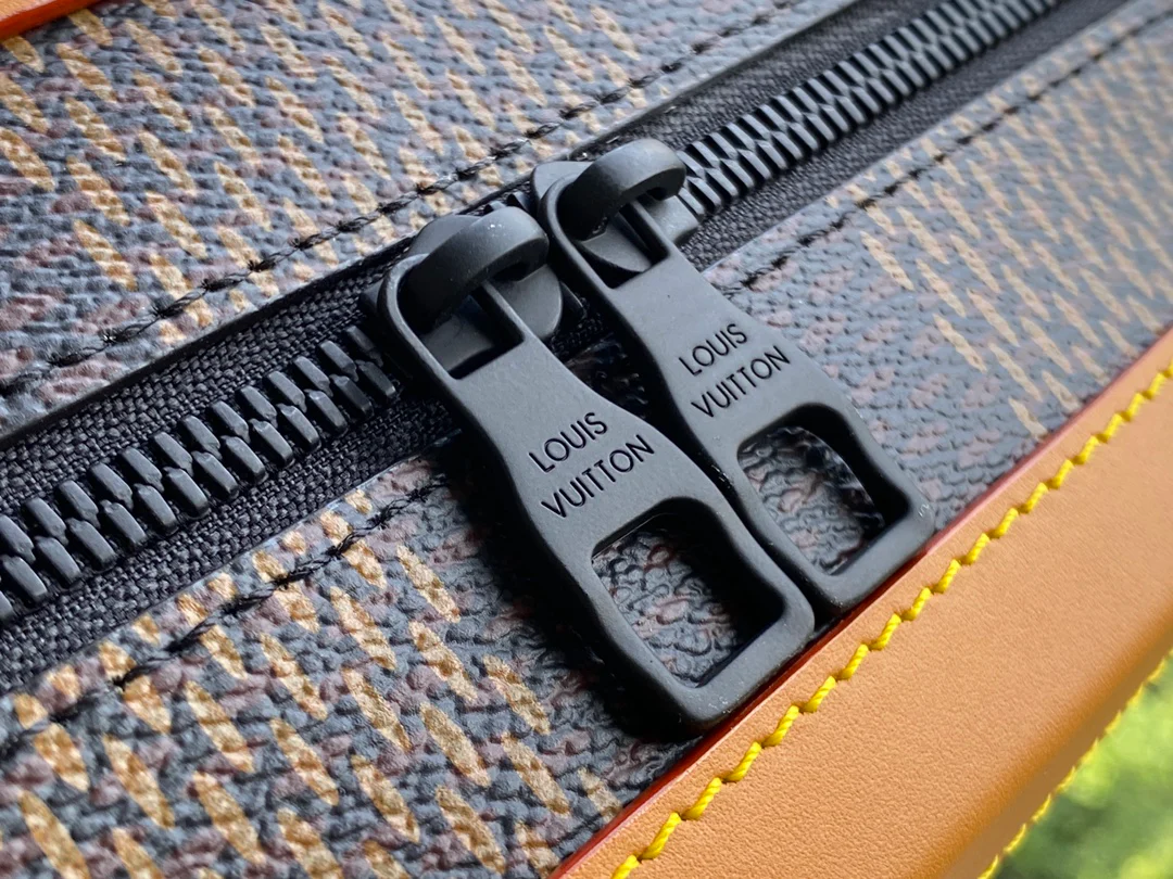 lv-n40381-soft-trunk-chain bag