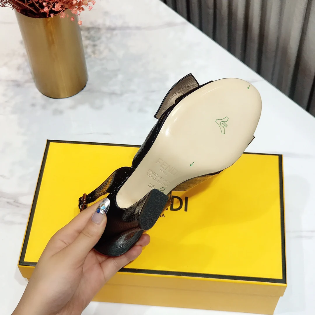 Fendi - Весна 2022 - Босоножки на высоком каблуке