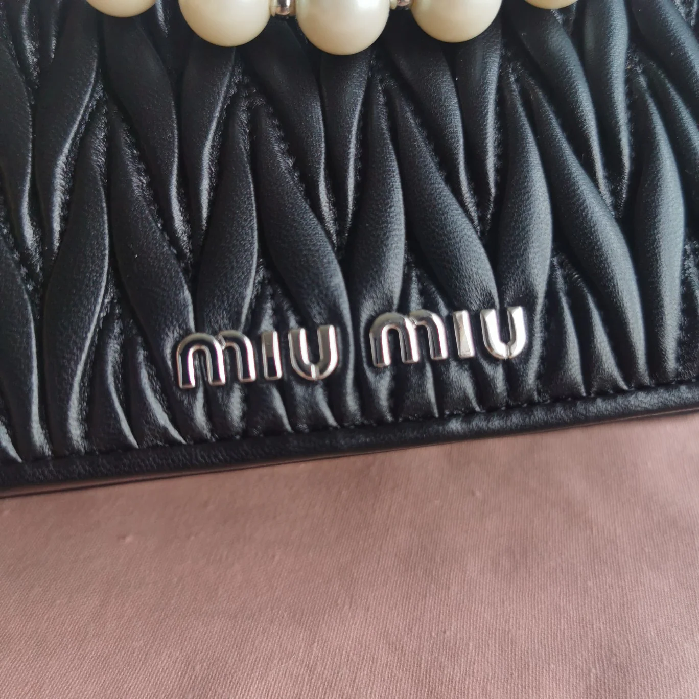 Miu Miu - Плиссированная сумка из мягкой овечьей кожи