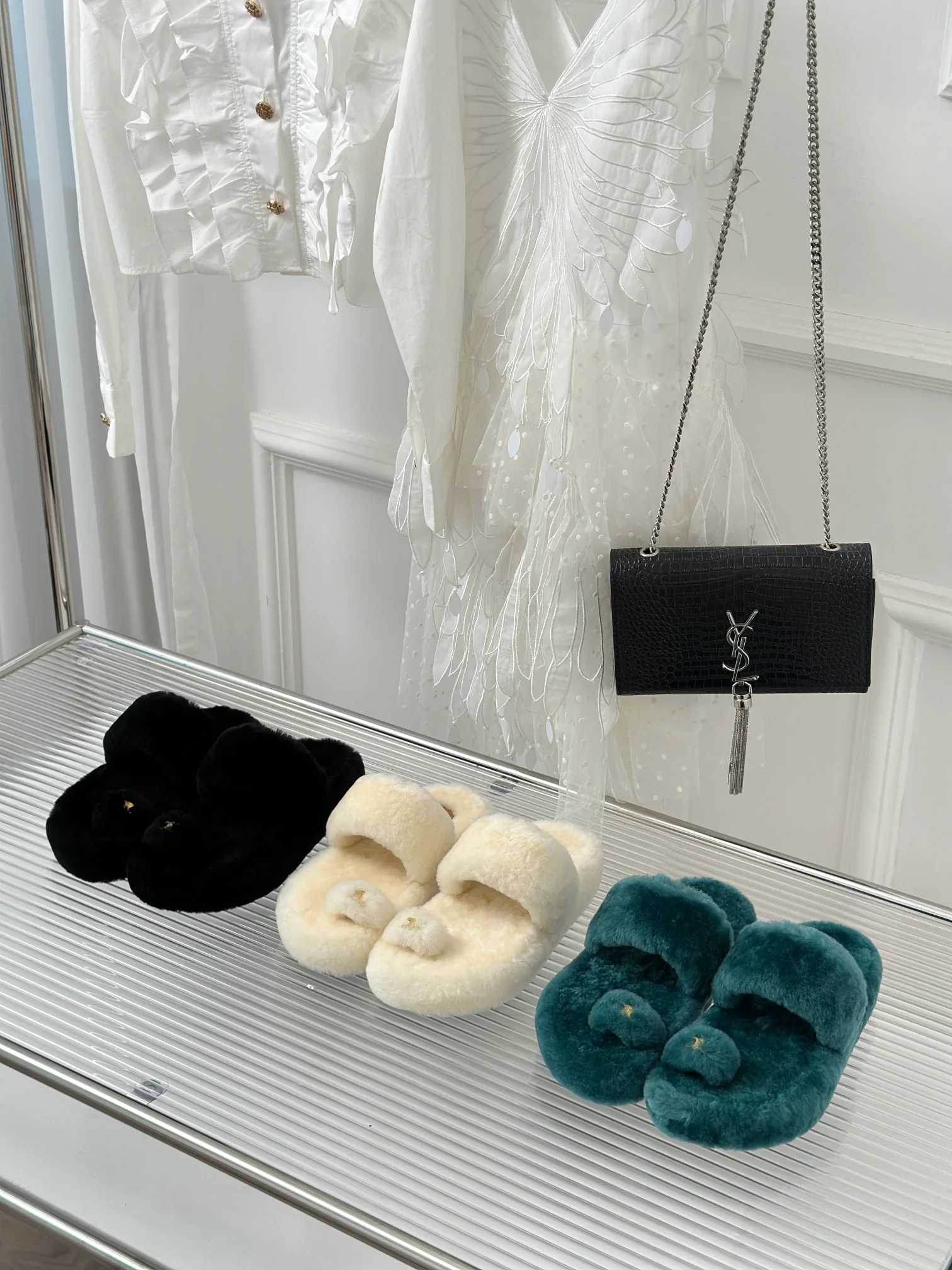 Новинка 2023 года от Celine - Шерстяные шлепанцы - Черные