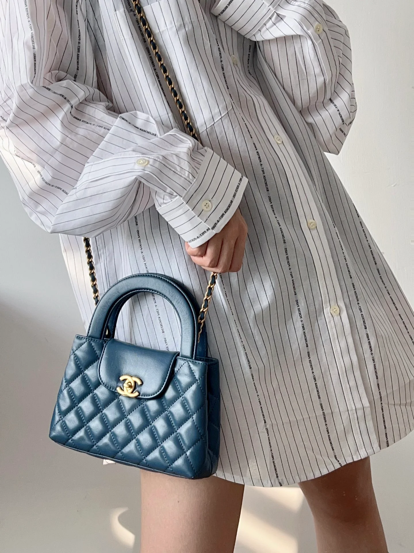 Клатч Chanel с цепочкой Kelly Chain из 23-каратного золота - синий