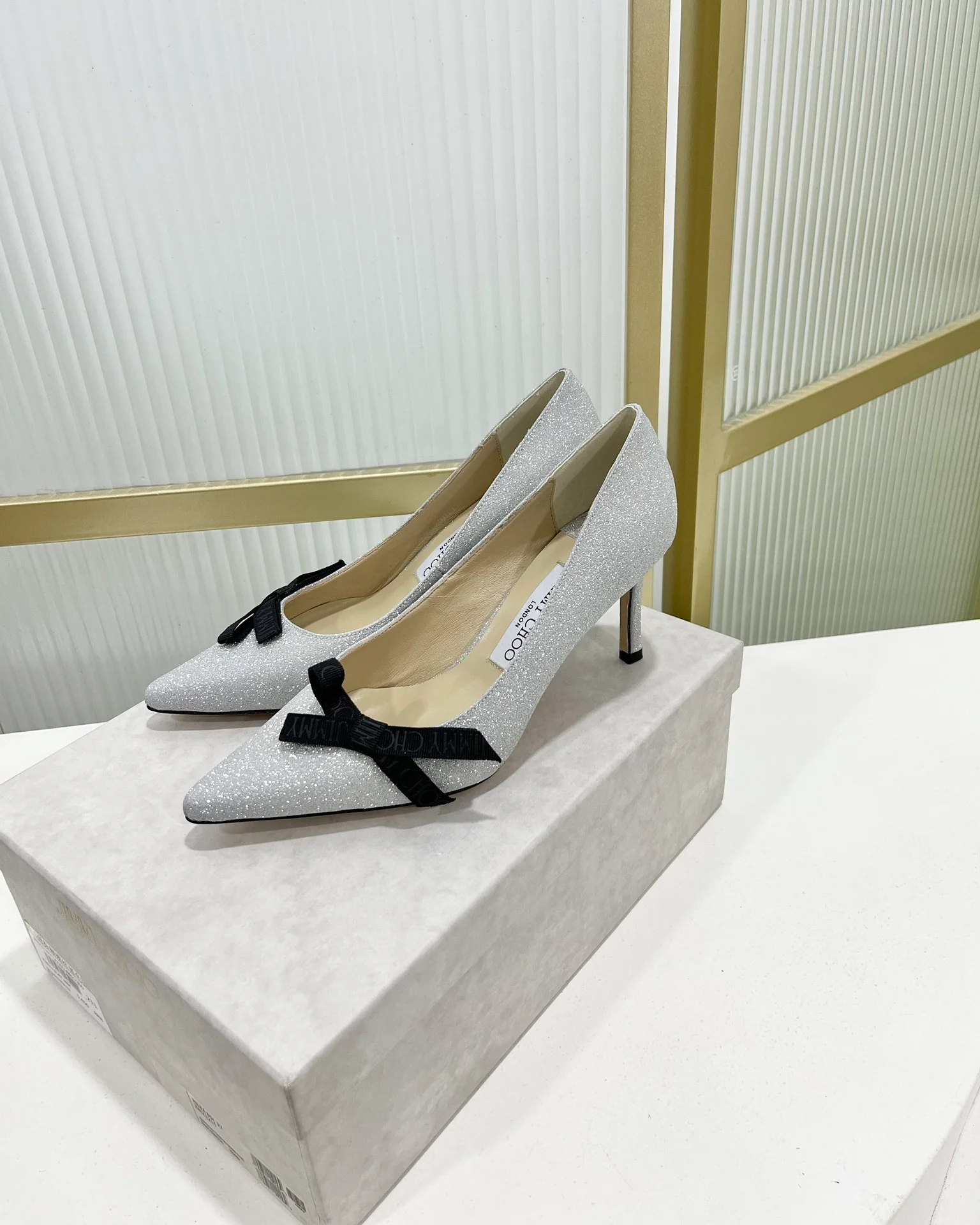 Jimmy - Новинка 2023 года - Туфли на высоком каблуке с острым носком и принтом из тесьмы - 6 см - Серебристые