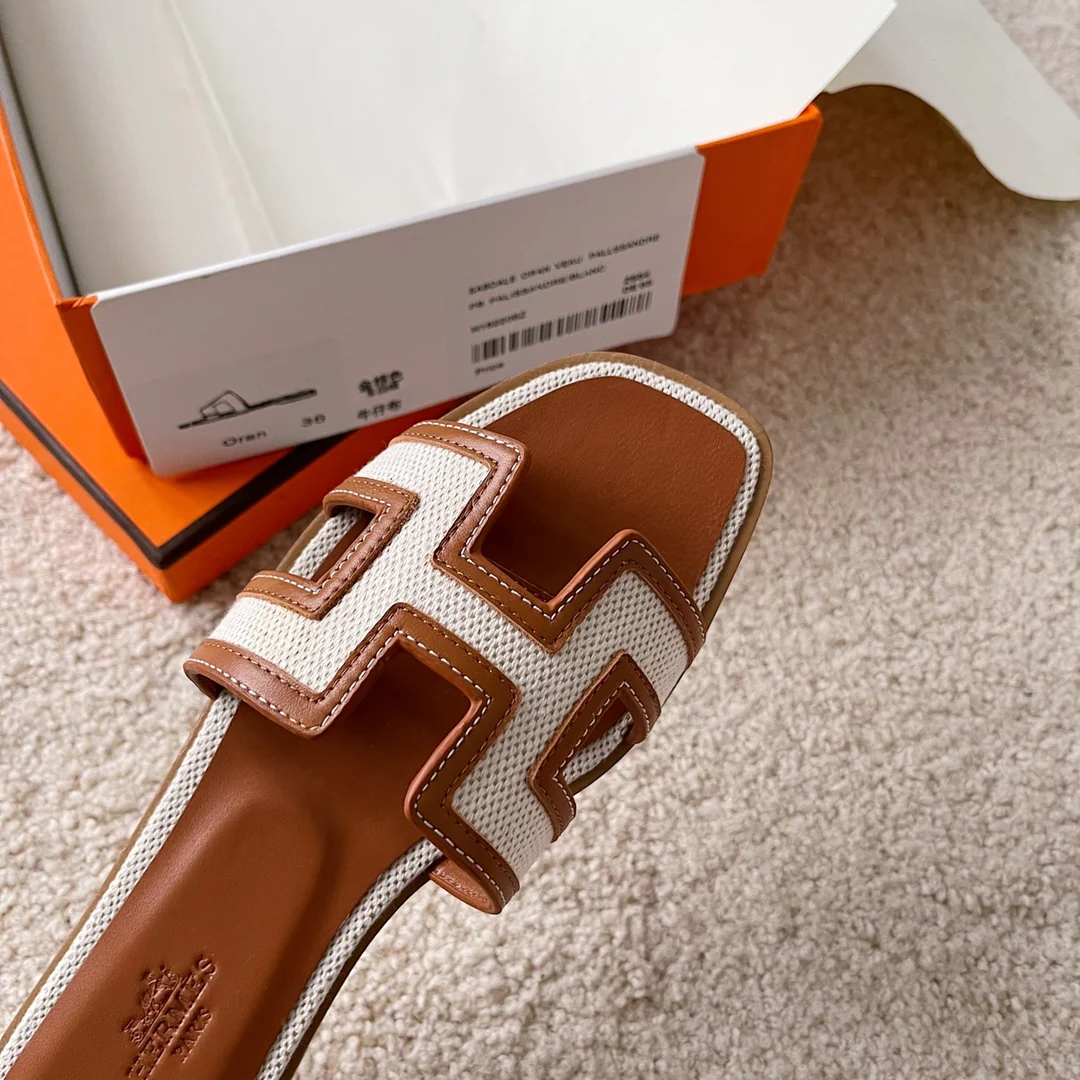 Новинка ранней весны от Hermes - Коричневые тапочки