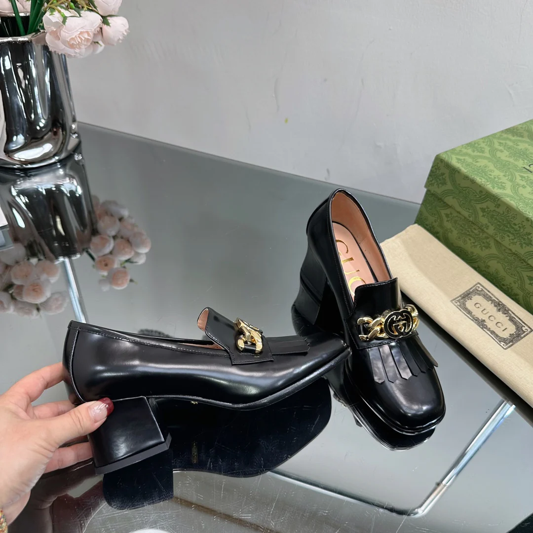 Новинка сезона осень/зима 2023 от Gucci - Лоферы на высоком каблуке - Лакированная кожа, черные