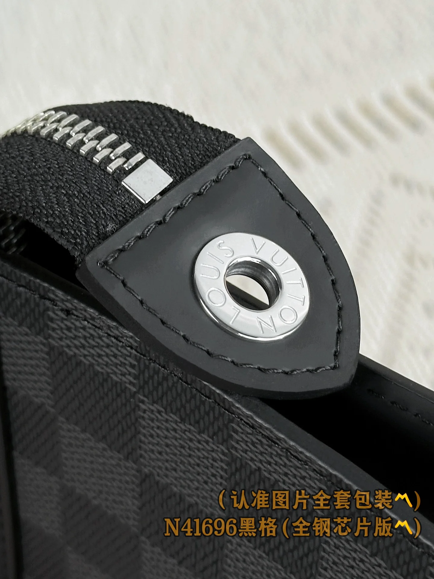 LV-n41696-pochette-voyage-mm сумка-черная в клетку