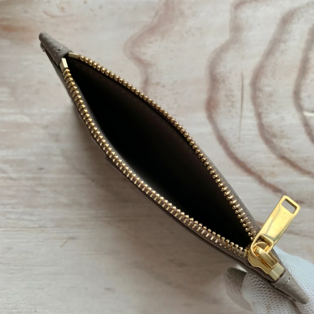 Celine 粒面小牛皮拉链卡包-卵石灰