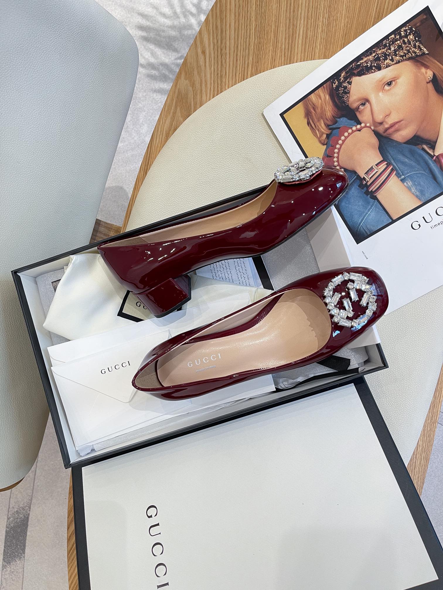 Gucci - Вечная классика - Туфли на низком каблуке с двойной пряжкой и логотипом Gucci