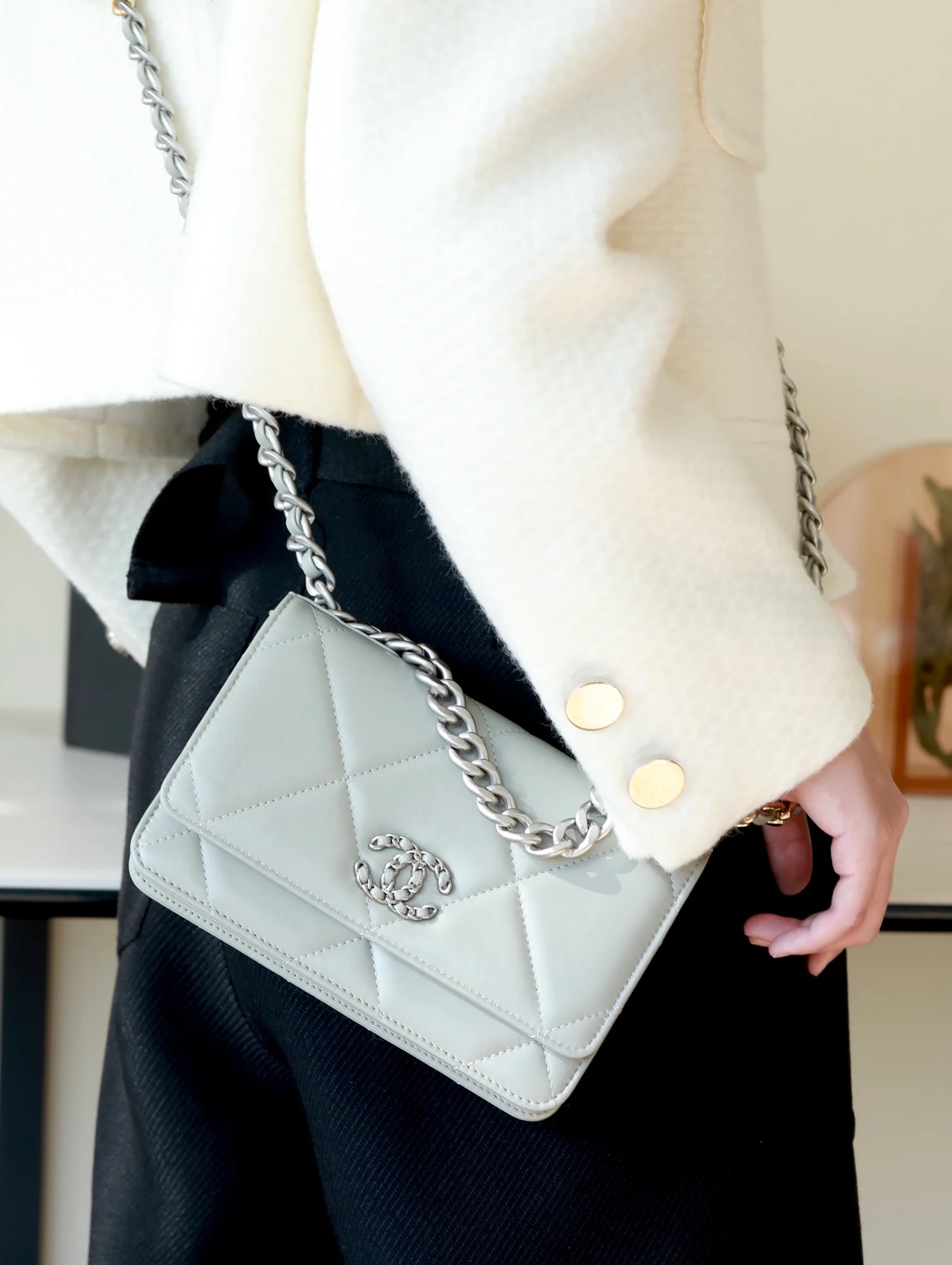 Chanel 19 серии WOC - серые с серебряной пряжкой