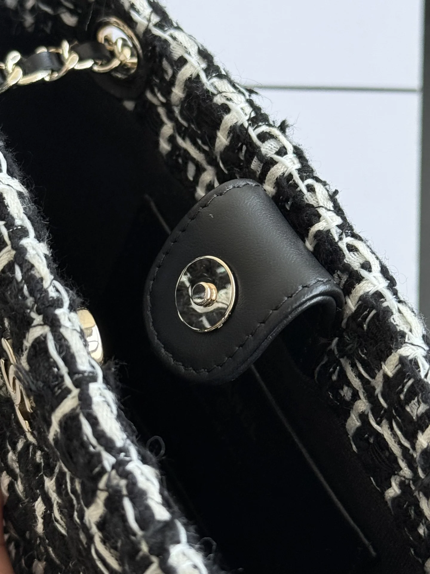 Мини-сумка Chanel 25c из черной шерсти