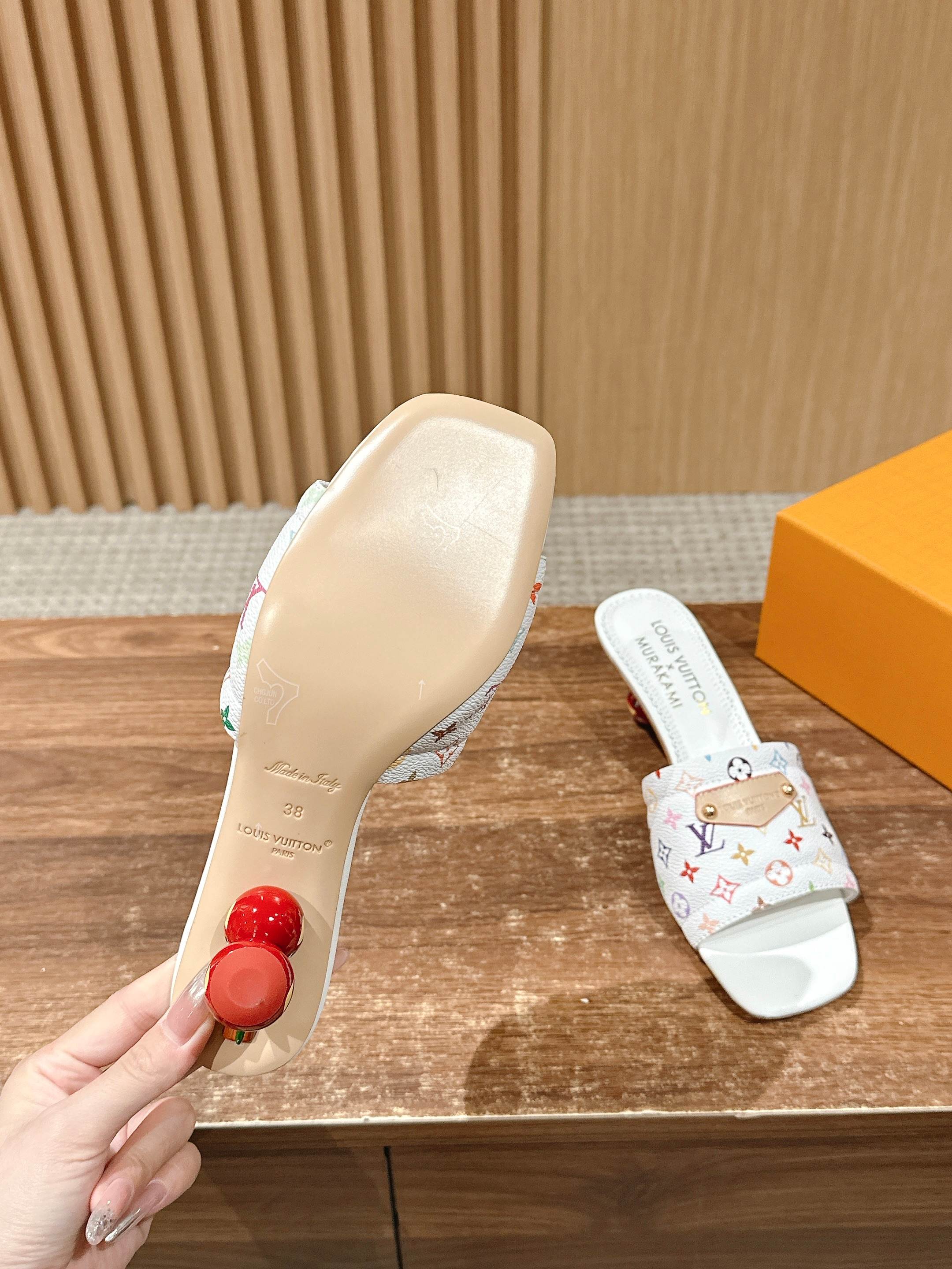 LV - Коллекция Такаши Мураками в стиле ретро - Сандалии на низком каблуке - Белый с красочным монограммом