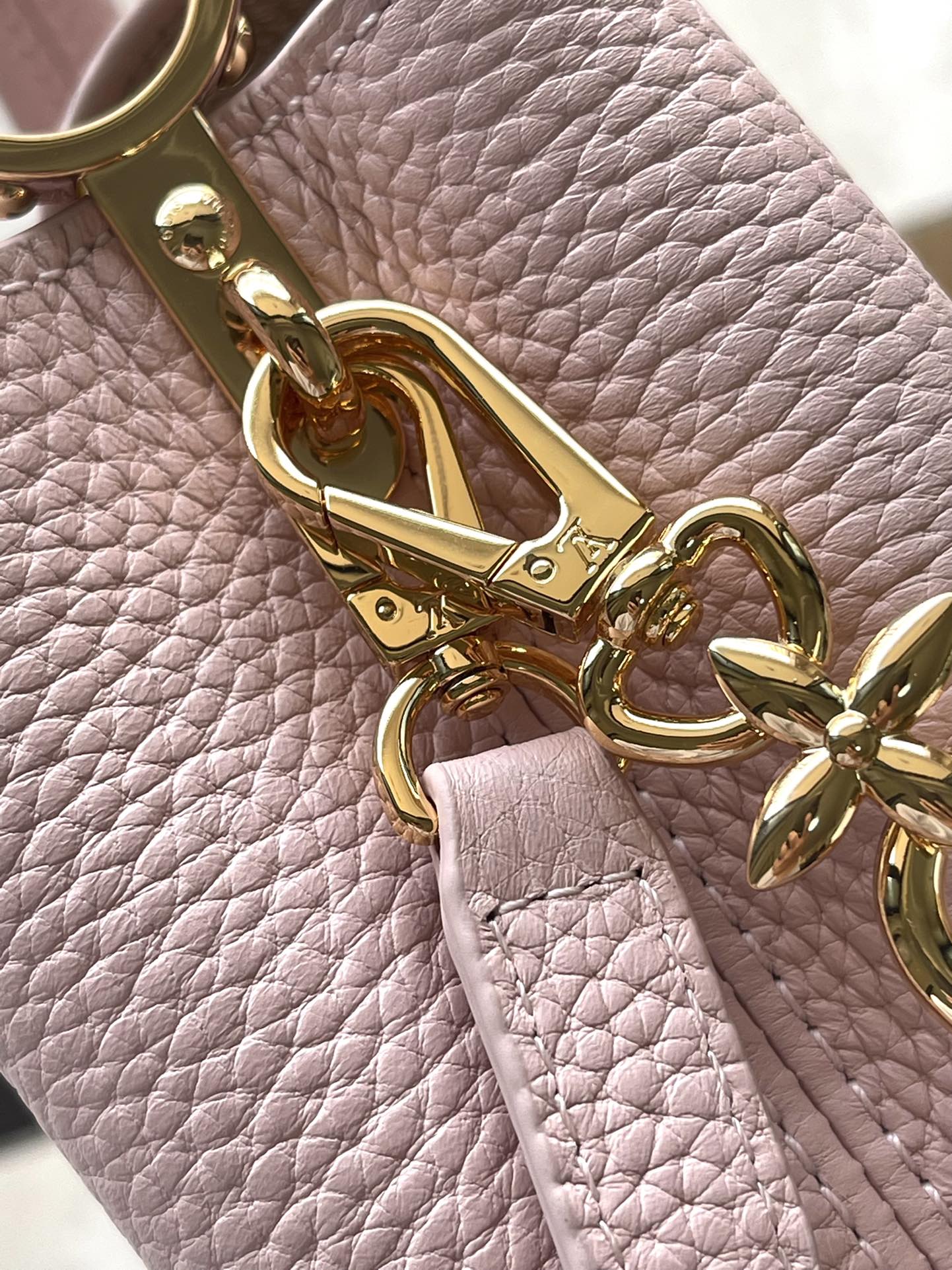 m23199-LV-capucines-mini-handbag/crossbody bag-pink