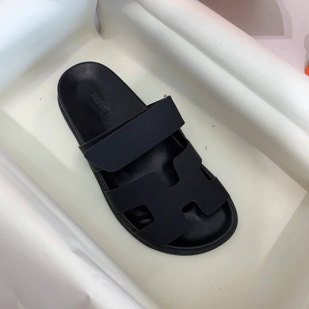 Кожаные тапочки Hermes из шелковистой кожи - черные