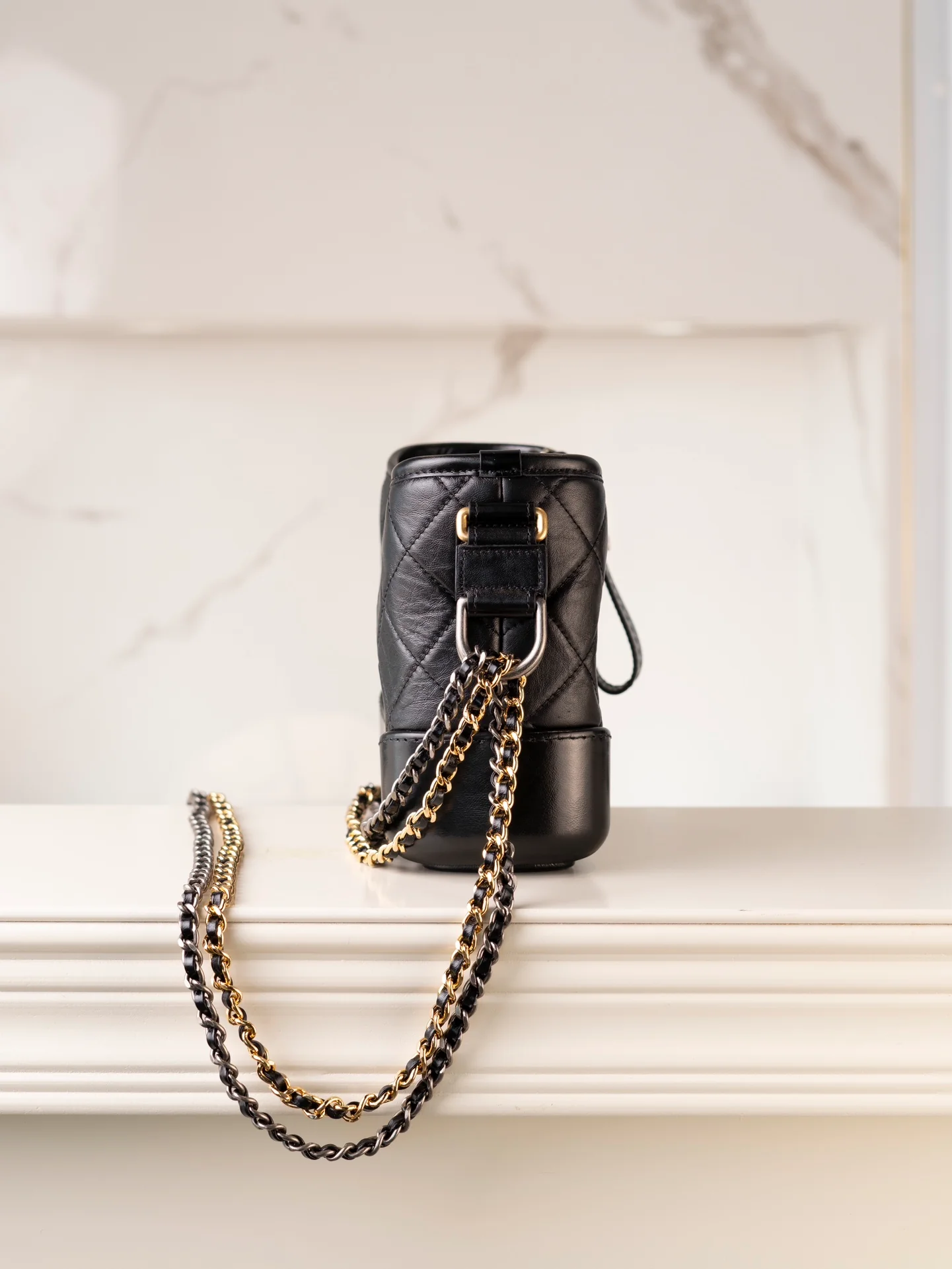 Классическая маленькая сумка-хобо Chanel - черная