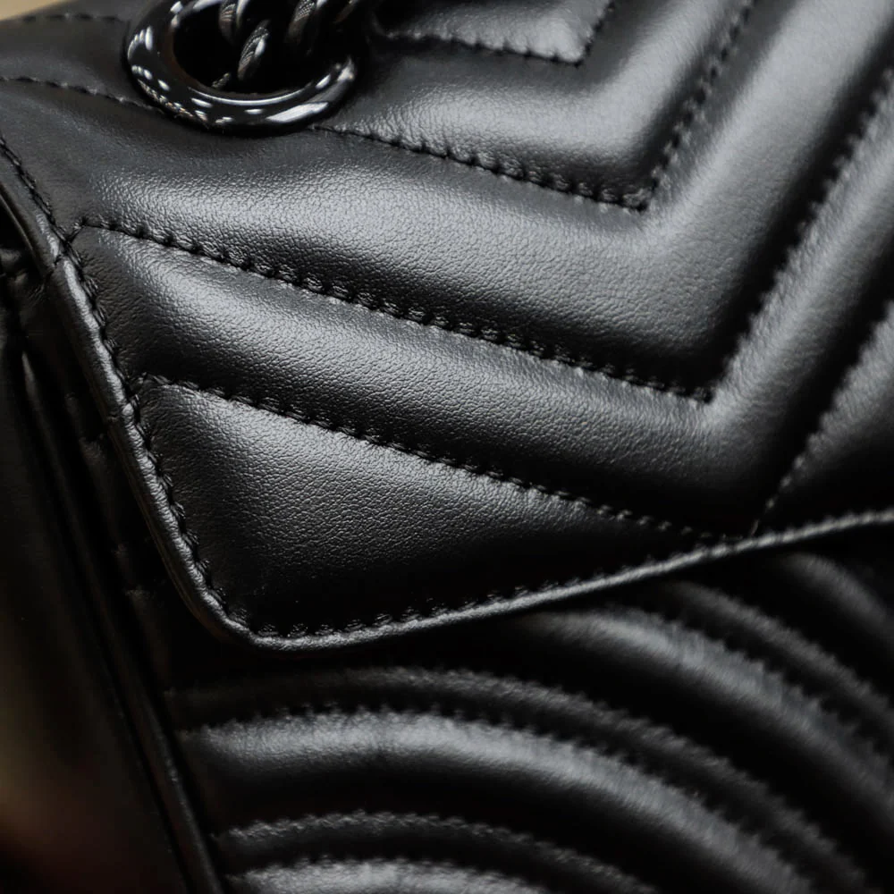 Сумка на цепочке из коллекции Gucci Marmont - Черная