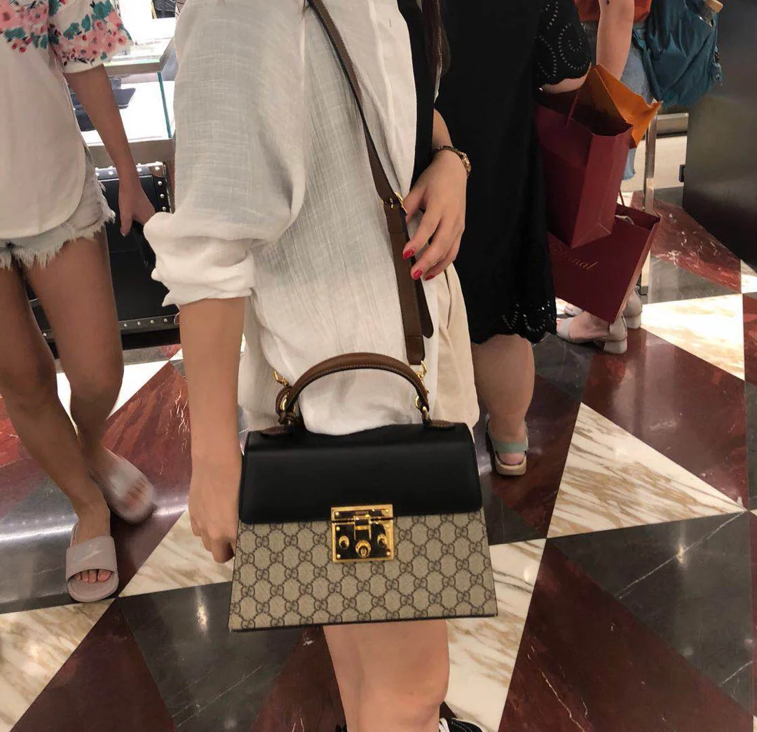 Большая сумка Gucci Padlock, черная, 28 см x 11 см x 19 см.