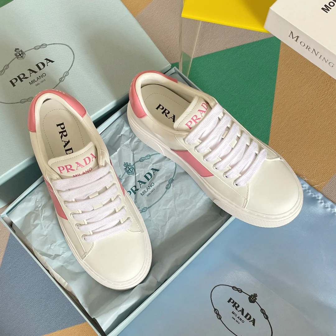 Prada, коллекция ?Ранняя весна 2022? — повседневные туфли на платформе — 13