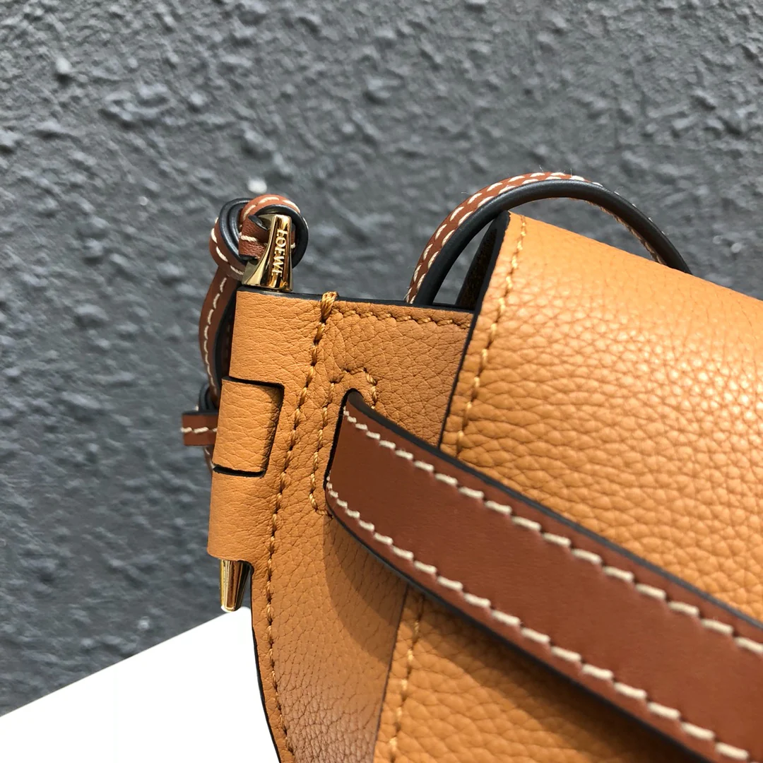 Loewe-gate-mini-21x12-5x9-5-cm-4