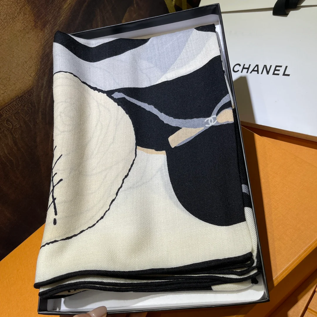 Классический кашемировый платок Chanel ?Камелия? — 140 см