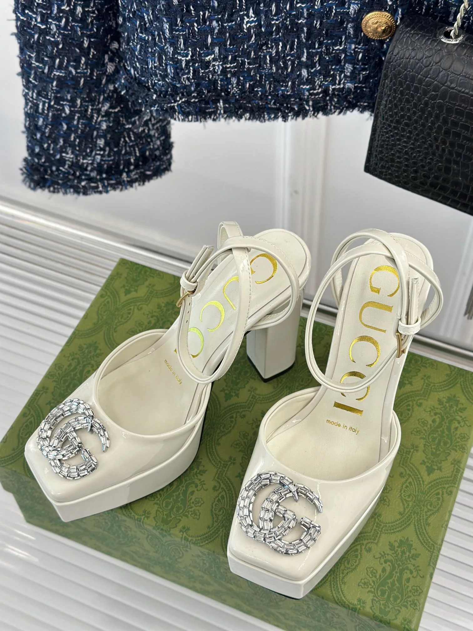 Босоножки на высоком каблуке Gucci 2024 — белые