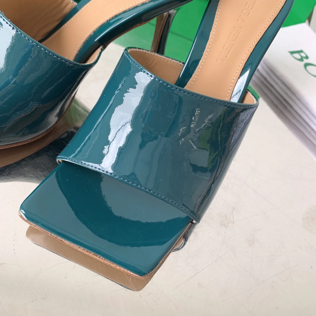 Дом BV - Квадратная голова - Корень